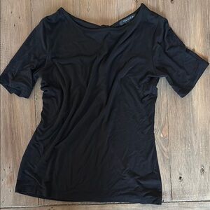 Black top with peep hole in back.